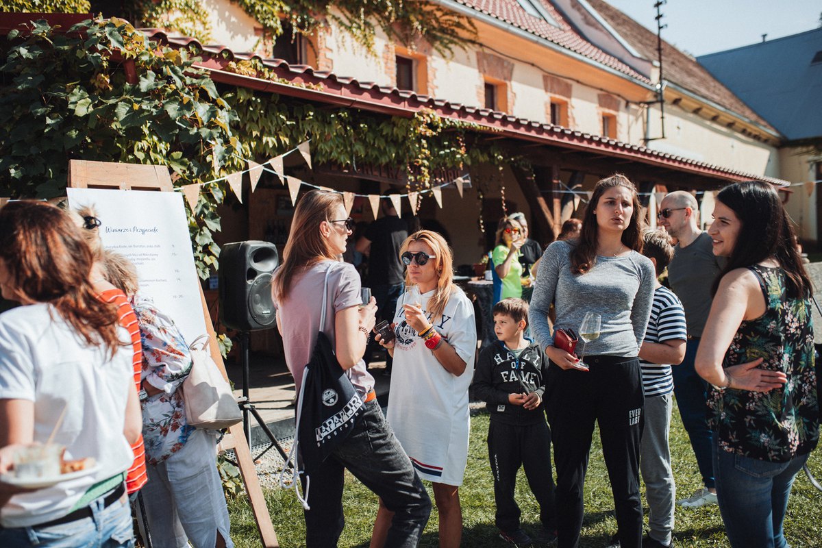 niedzielny piknik dla każdego z okazji DNIA KOBIET w Winnicy Silesian