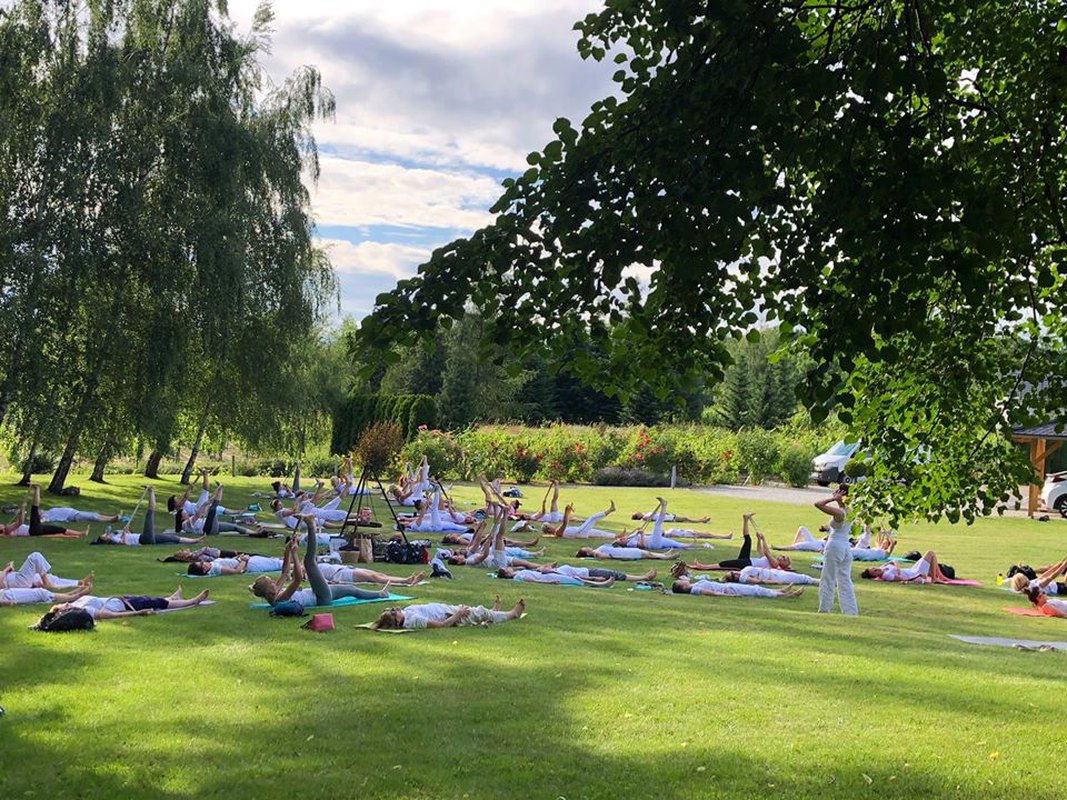 Joga na trawie w Górzykowie/ Winnica Pod Lipą 2.07.2022