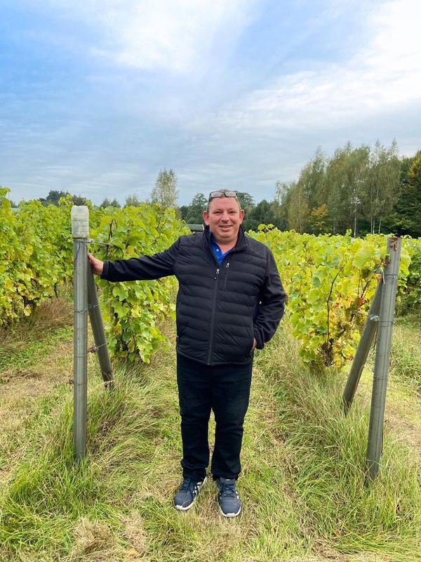Jean Thierry Smolis w Moti Wine Bar & Shop